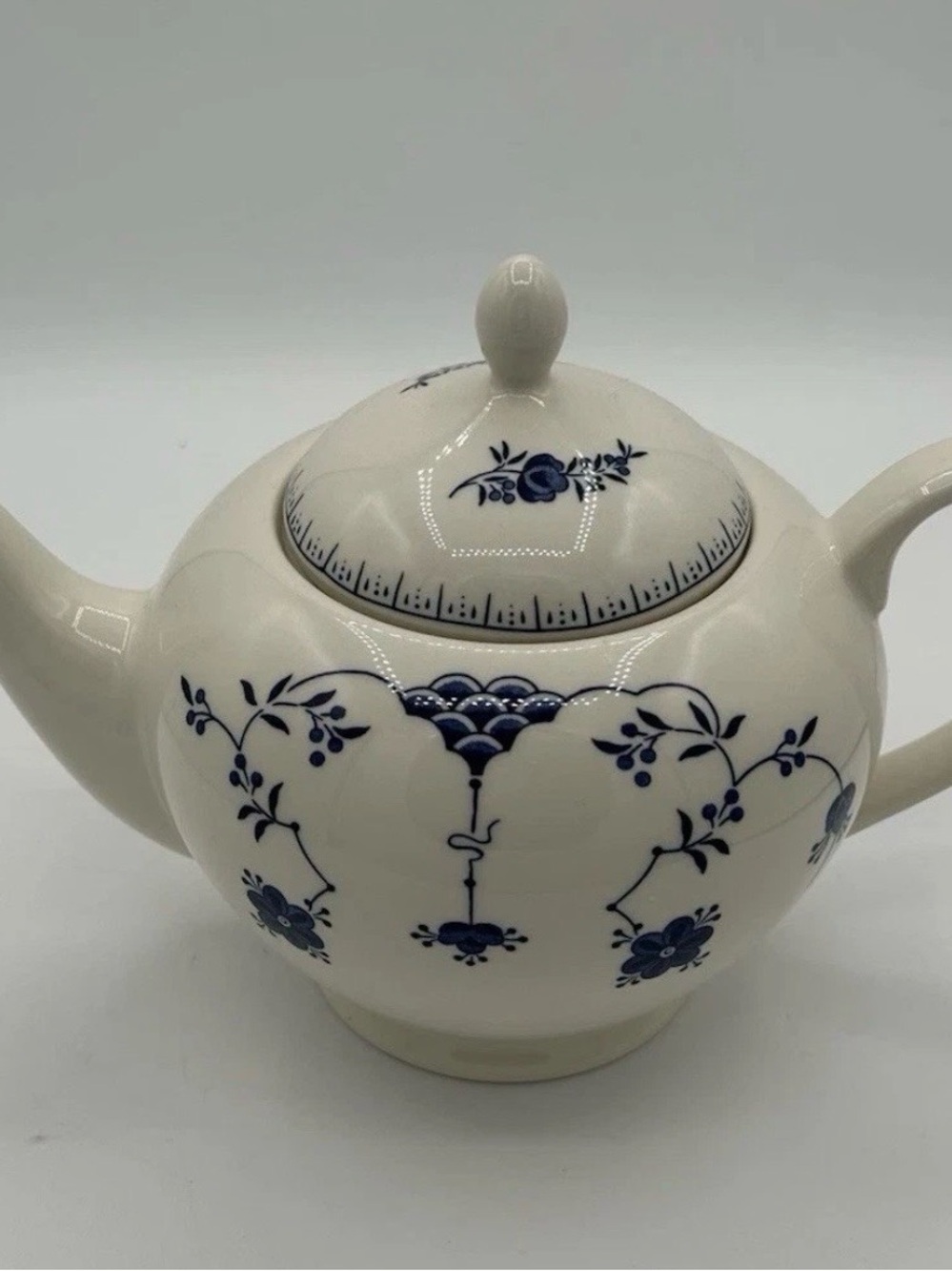 Blue And White Churchill Finlandia Teapot Coffee Pot Made In Stafford England